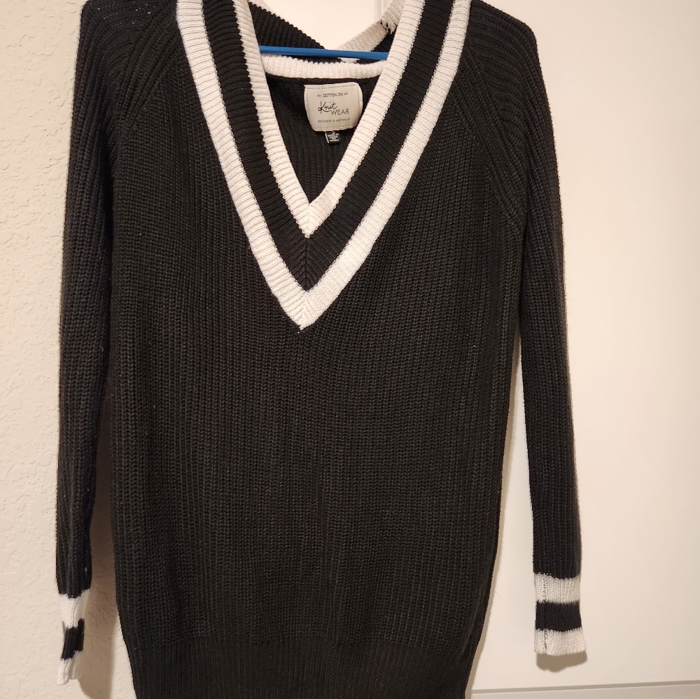 Women's Knit Wear lightweight sweater. Size Small
